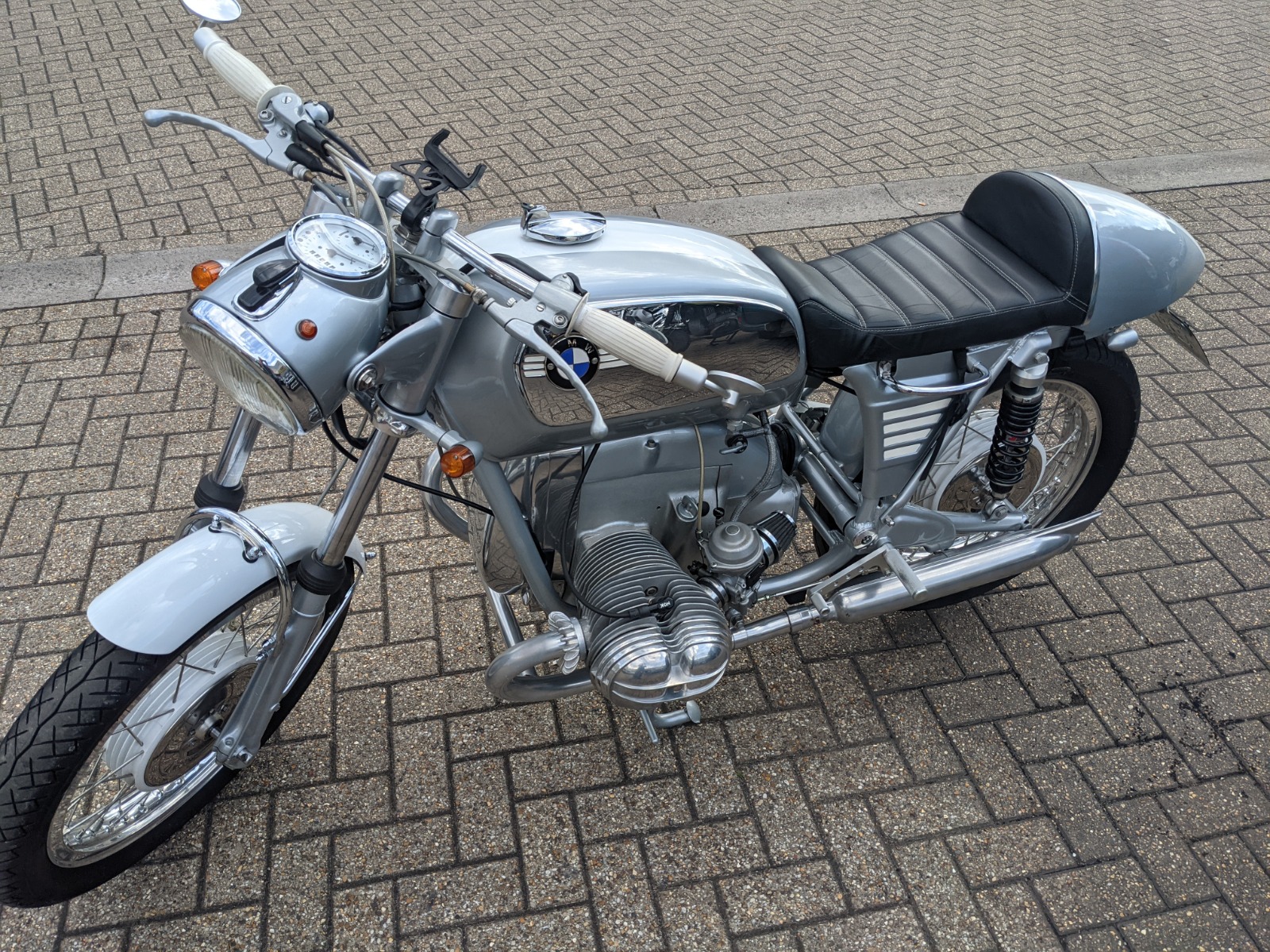 WHAT ARE THE ADVANTAGES OF A MOTORCYCLE